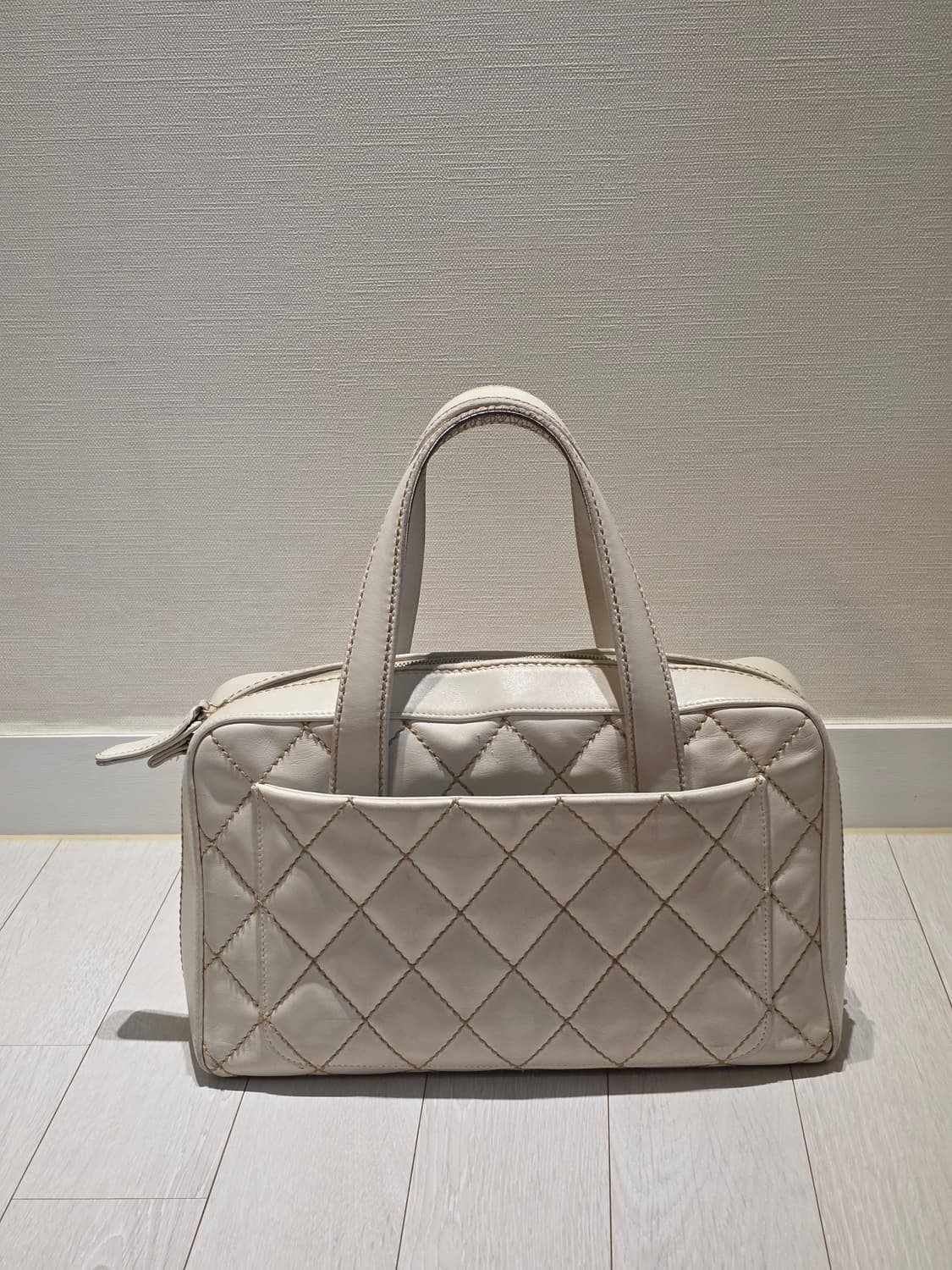 샤넬 퀼팅 스티치 화이트 토트백 상품이미지2