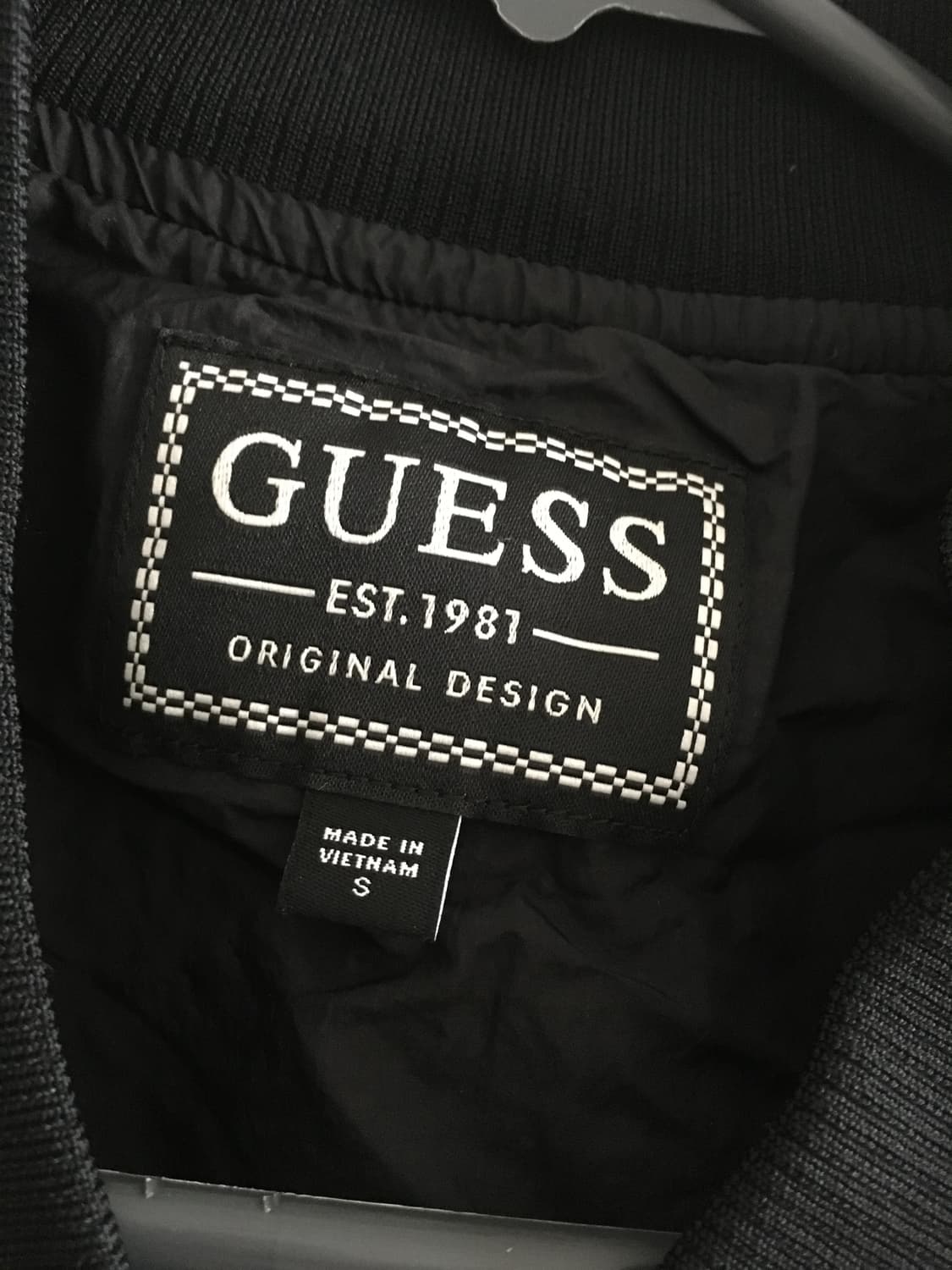 게스 톤톤 배색 봄버 s사이즈 상품이미지4