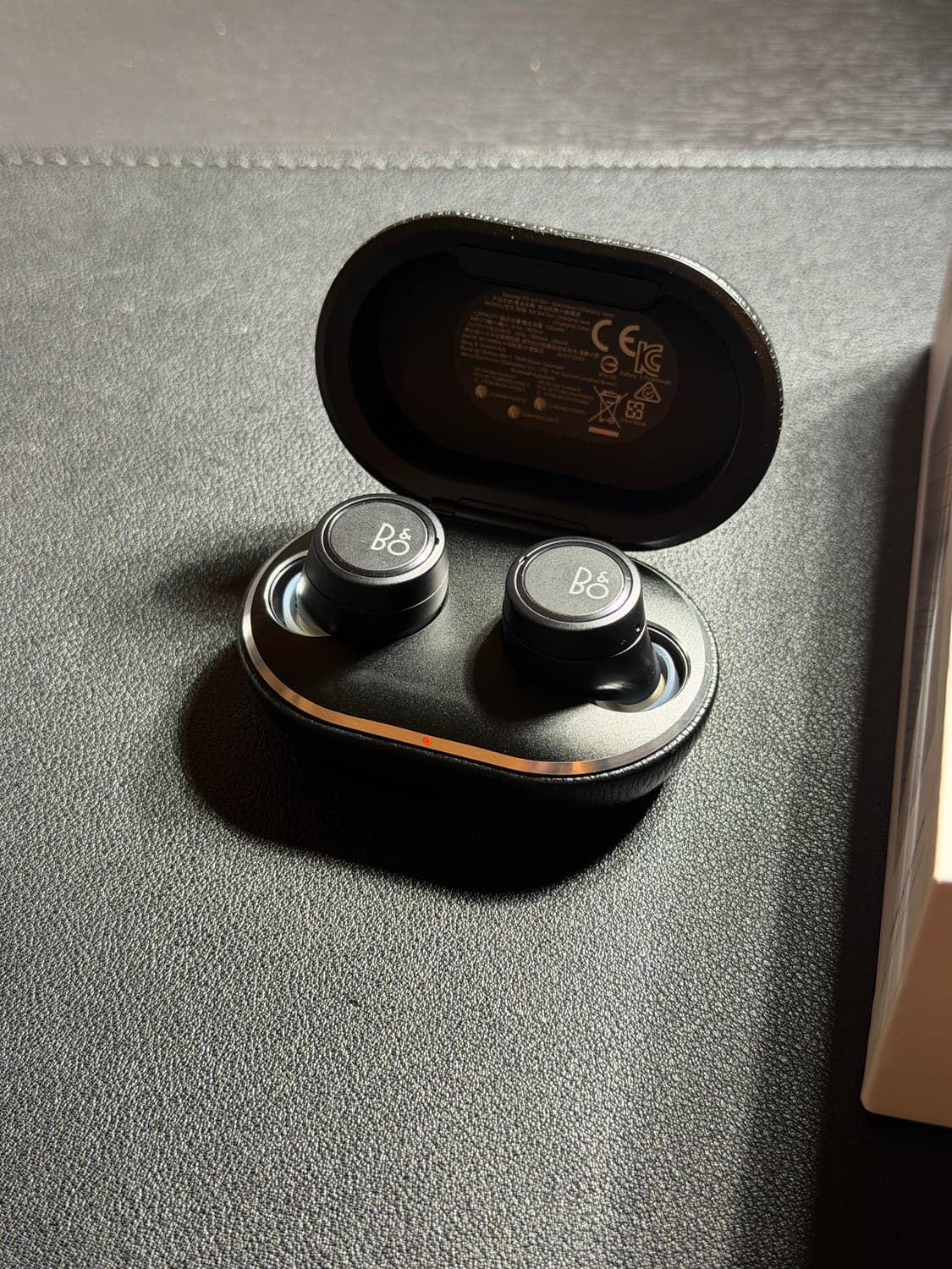 뱅앤올룹슨 Beoplay E8 3.0 무선이어폰 상품이미지3