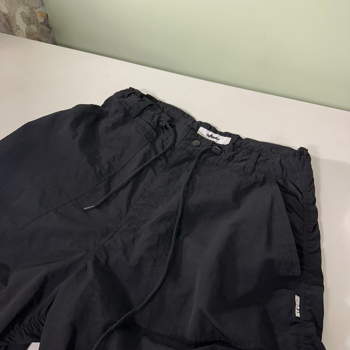 S-M 엑스톤즈 블랙 루즈핏 셔링 나일론 카고팬츠 상품이미지4