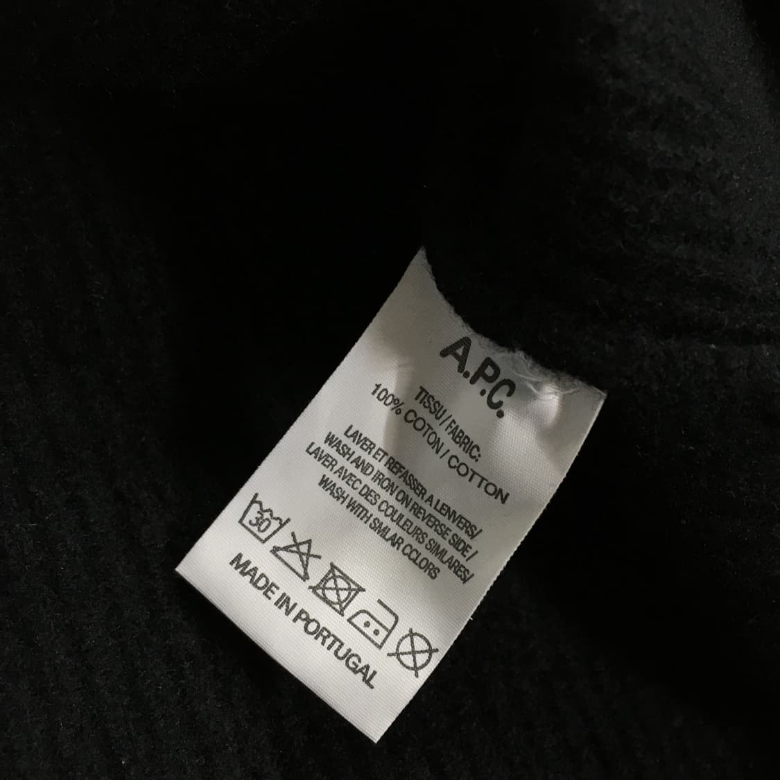투티/A9 A.P.C 아페쎄 빅로고 니트 스웨터 블랙 상품이미지4