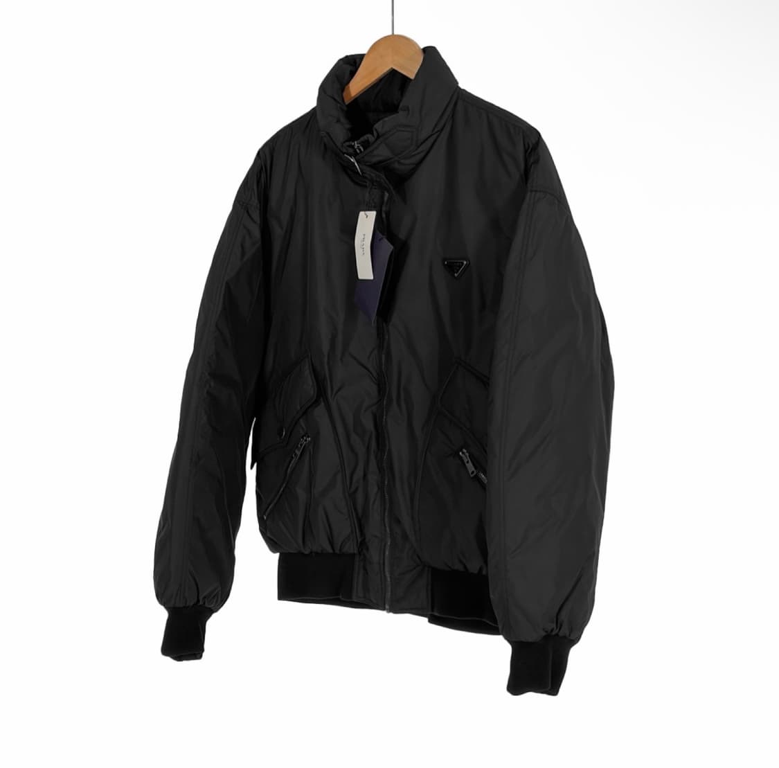 [M] 프라다 남성 웨이트 삼각로고 리나일론 다운 봄버 패딩 자켓 블랙 상품이미지2