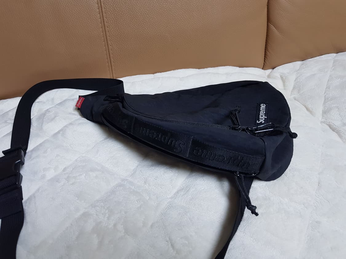 슈프림 슬링백 크로스백 블랙 20FW 상품이미지3