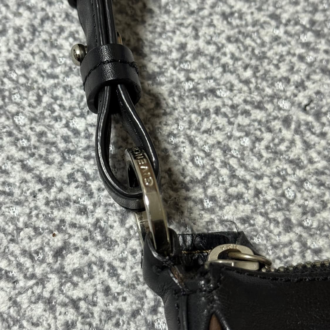 지방시 레더 크로스백 상품이미지6