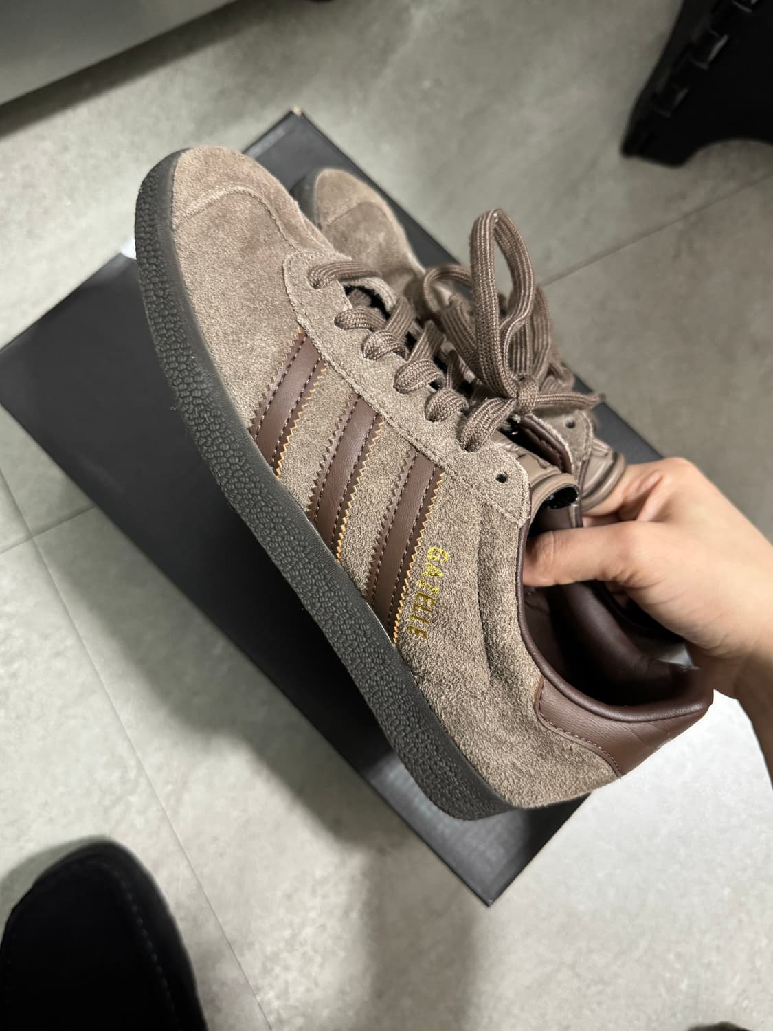 아디다스 가젤 어스 스트라타 브라운 검 225 상품이미지4