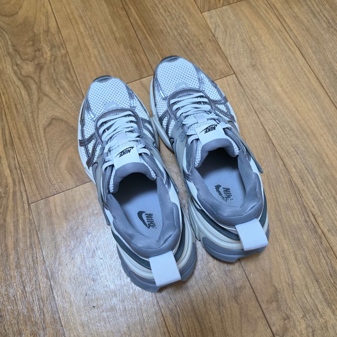 나이키 V2K 런 실버  상품이미지4