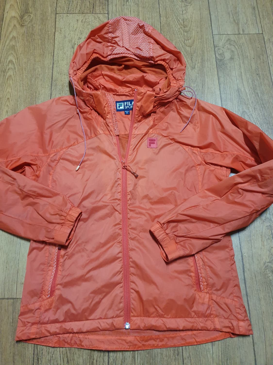 1143 휠라 스포츠 여성바람막이 95 사이즈입니다 상품이미지2