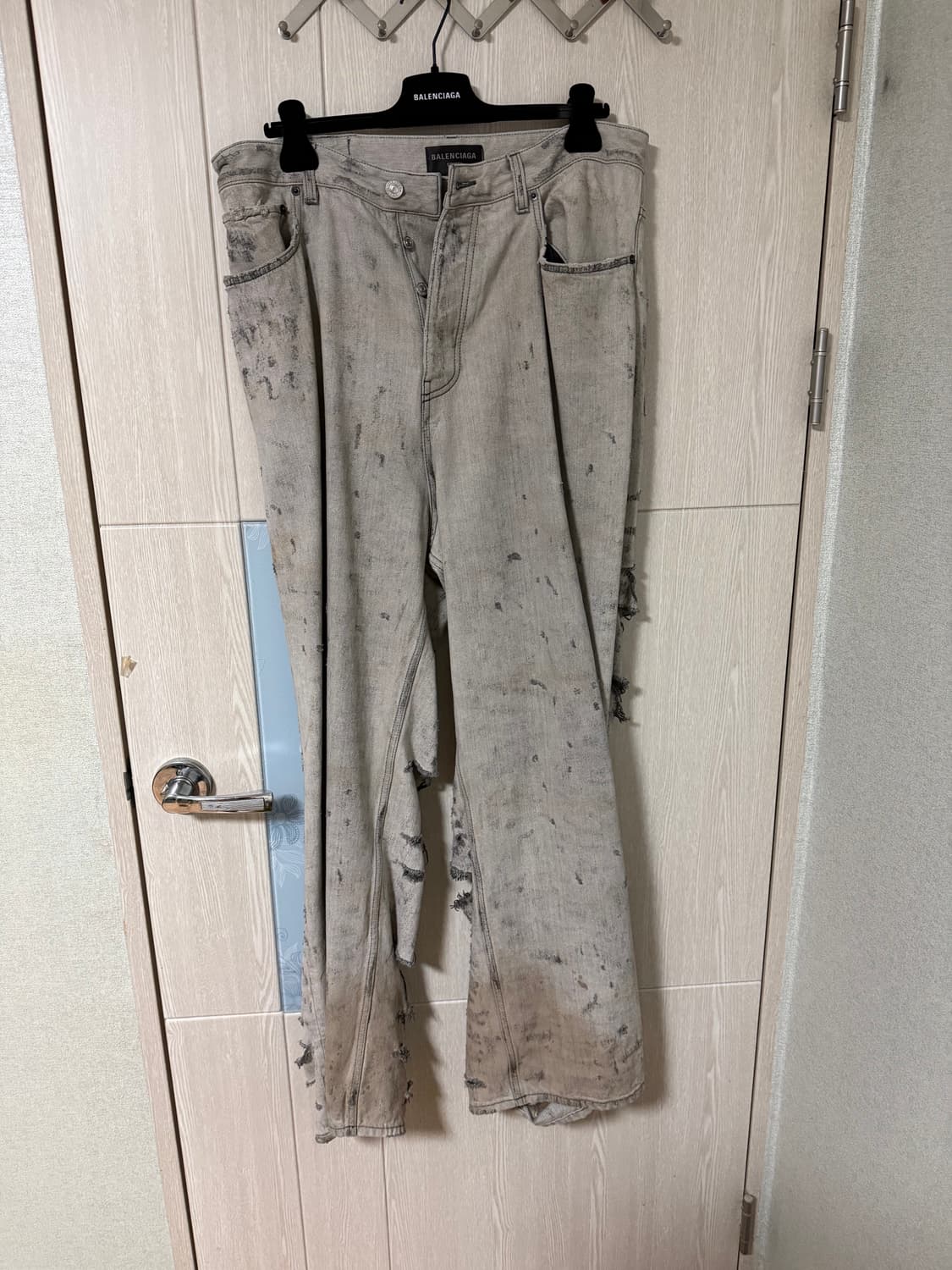 발렌시아가 디스트로이드 데님팬츠 그레이 m팝니다 상품이미지1