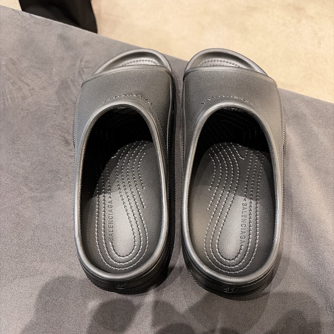 (정품/새상품) 발렌시아가 X 크록스 남성 블랙 슬라이드 샌들 상품이미지4