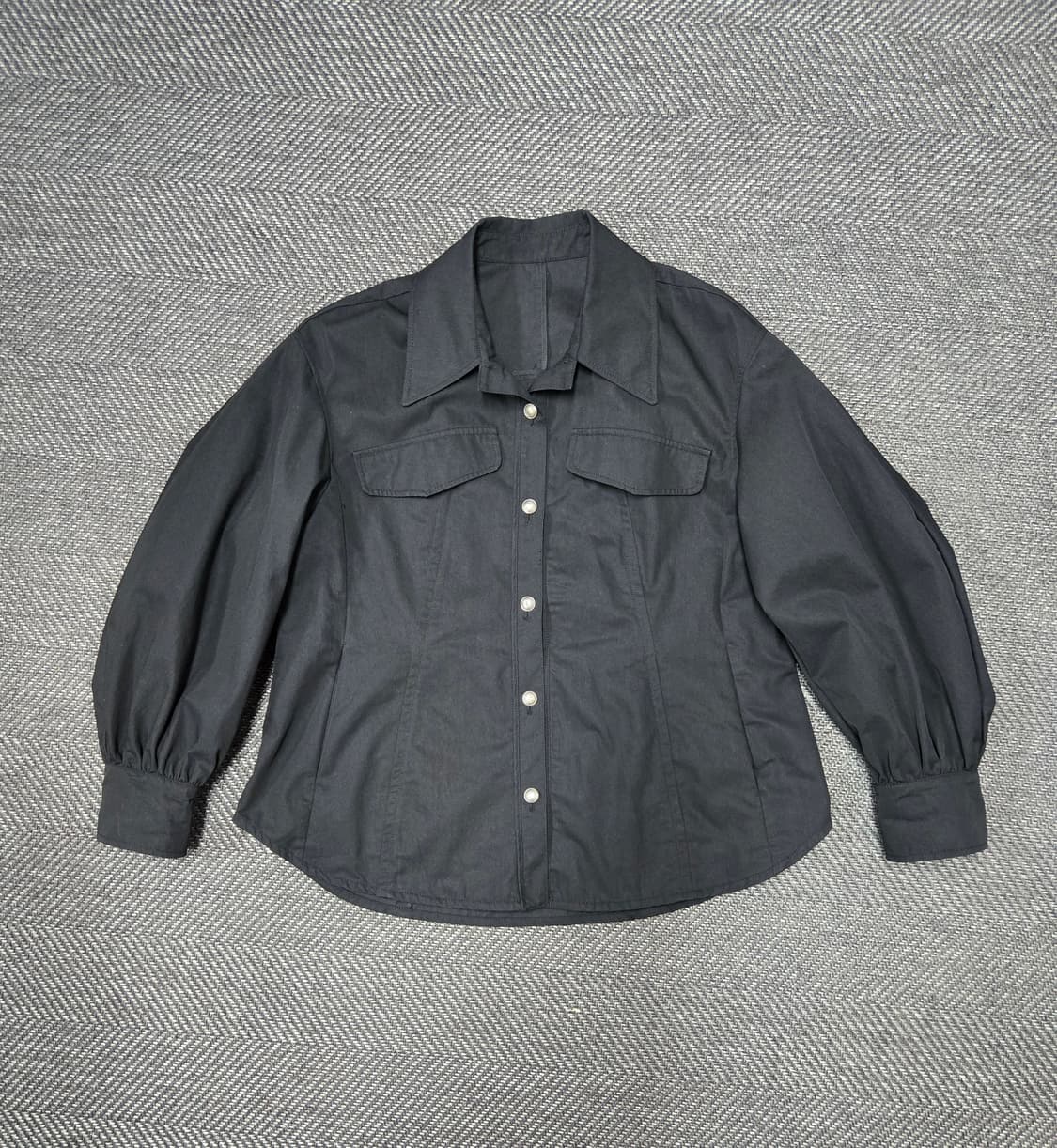 한섬 시스템 SYSTEM 블랙 퍼프 셔츠 자켓 상품이미지1