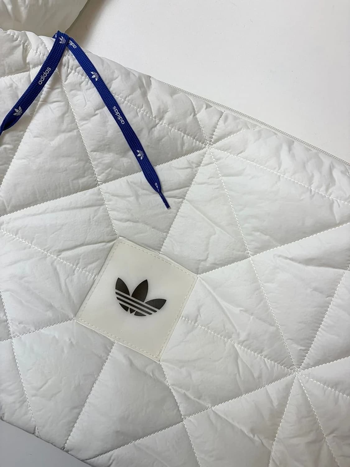 아디다스 23ss 한정판 패딩 구름 퍼피 숄더백 Q1492 상품이미지3