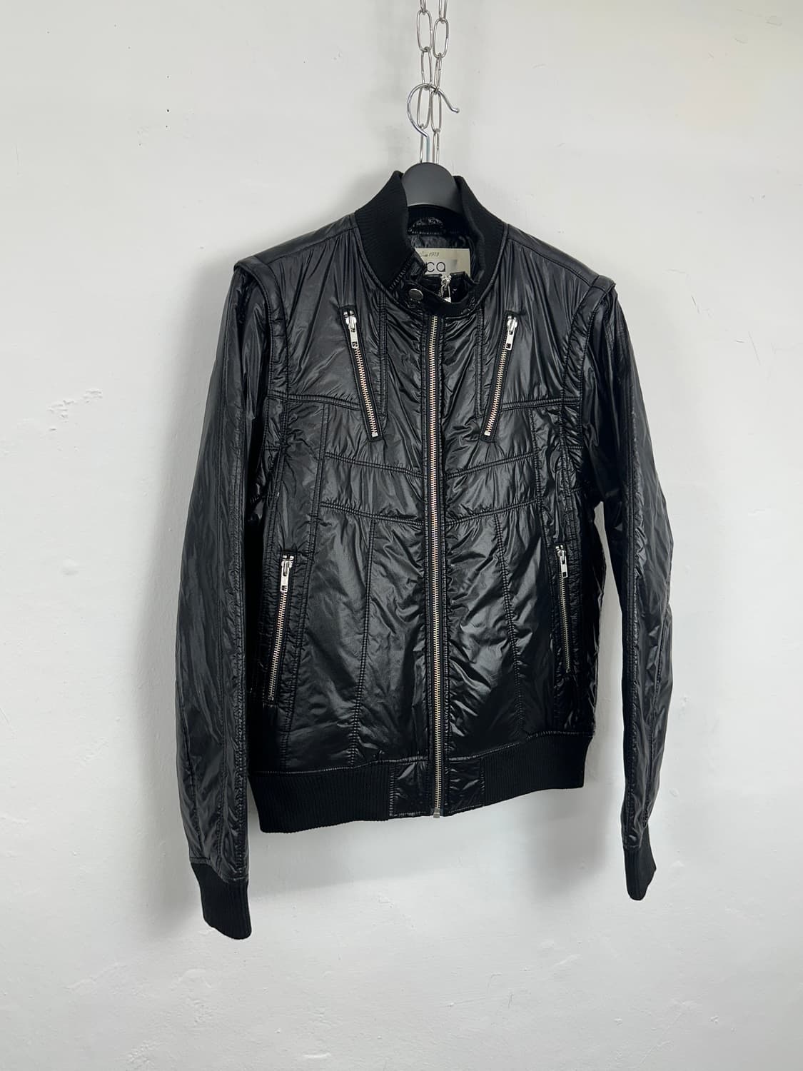 IKKA Detachable Sleeve Zip Detail Padded 상품이미지2