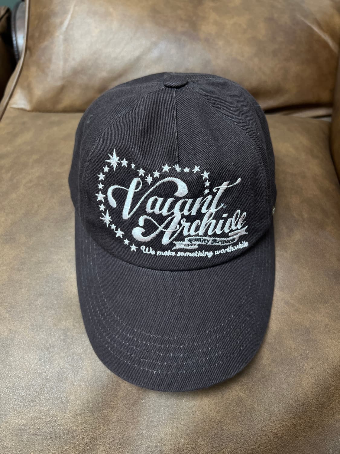 [FREE] VACANT ARCHIVE 베이컨트 아카이브 로고캡 브라운 상품이미지1