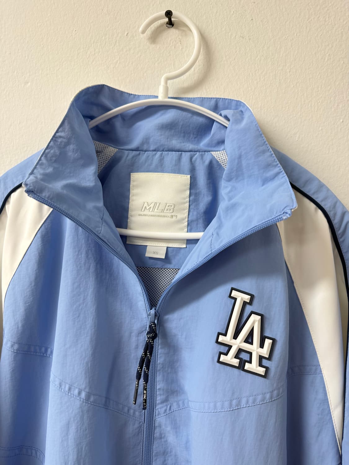 XS사이즈 여성 MLB 씸볼 바람막이  상품이미지4