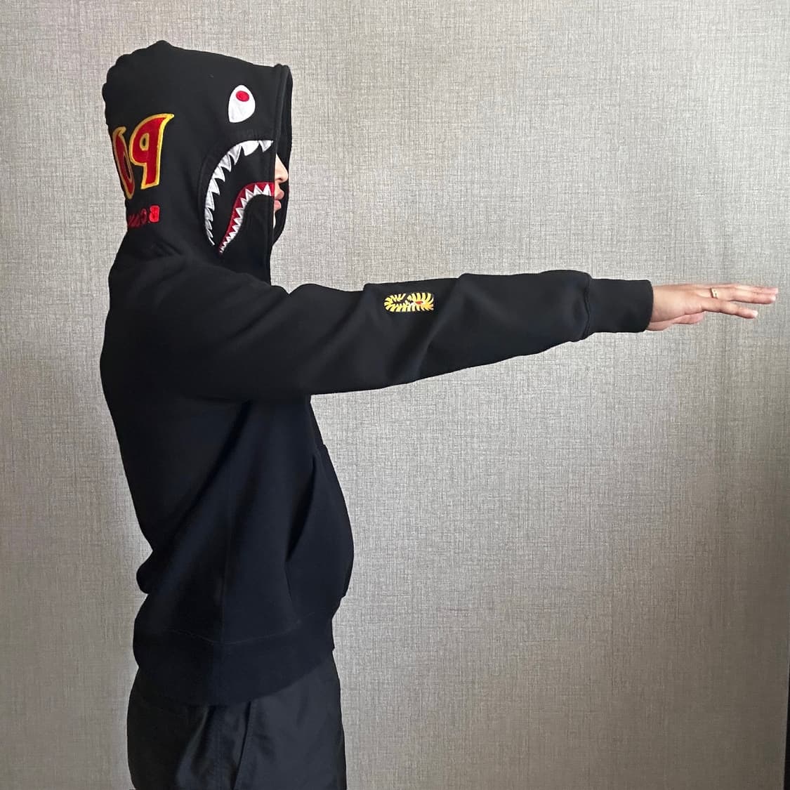 Bape 베이프 Ponr B.C 샤크 블랙 후드티 상품이미지3