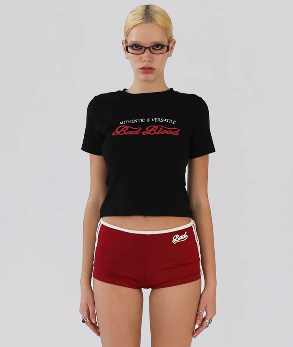 배드블러드 스크립트 로고 슬림 티셔츠 상품이미지1