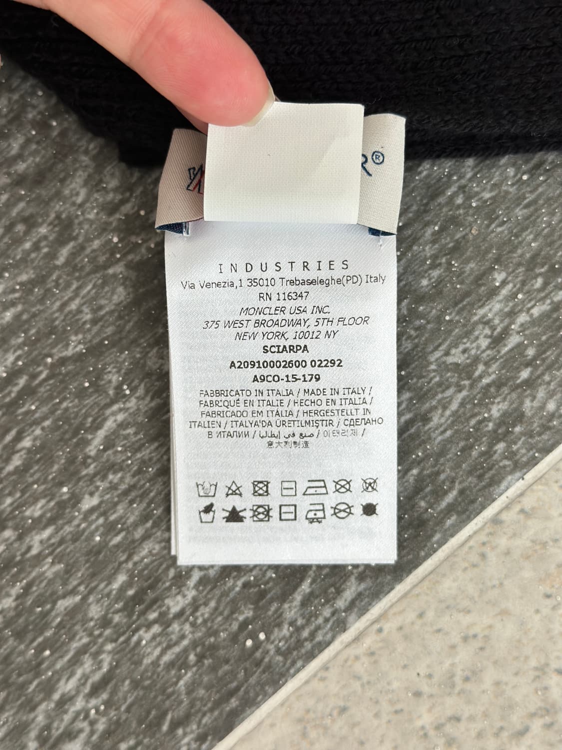 몽클레어 3컬러 와펜 울 머플러 상품이미지7