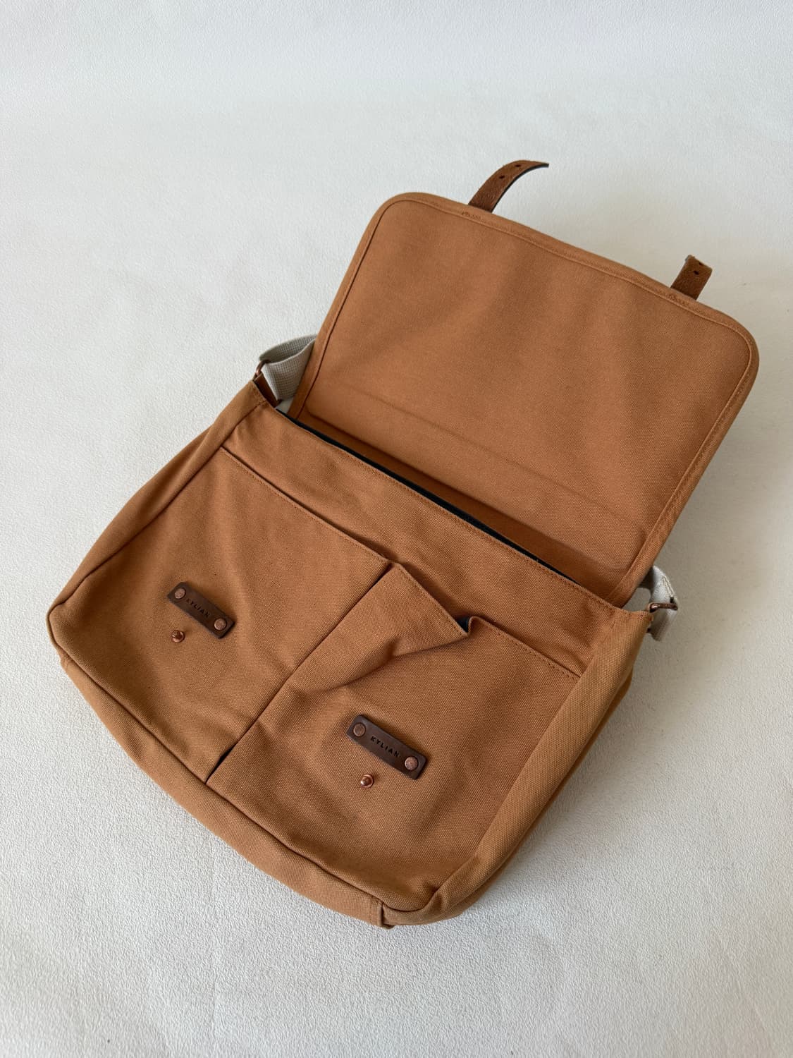 킬리안(KYLIAN) 캔버스 크로스백 상품이미지7