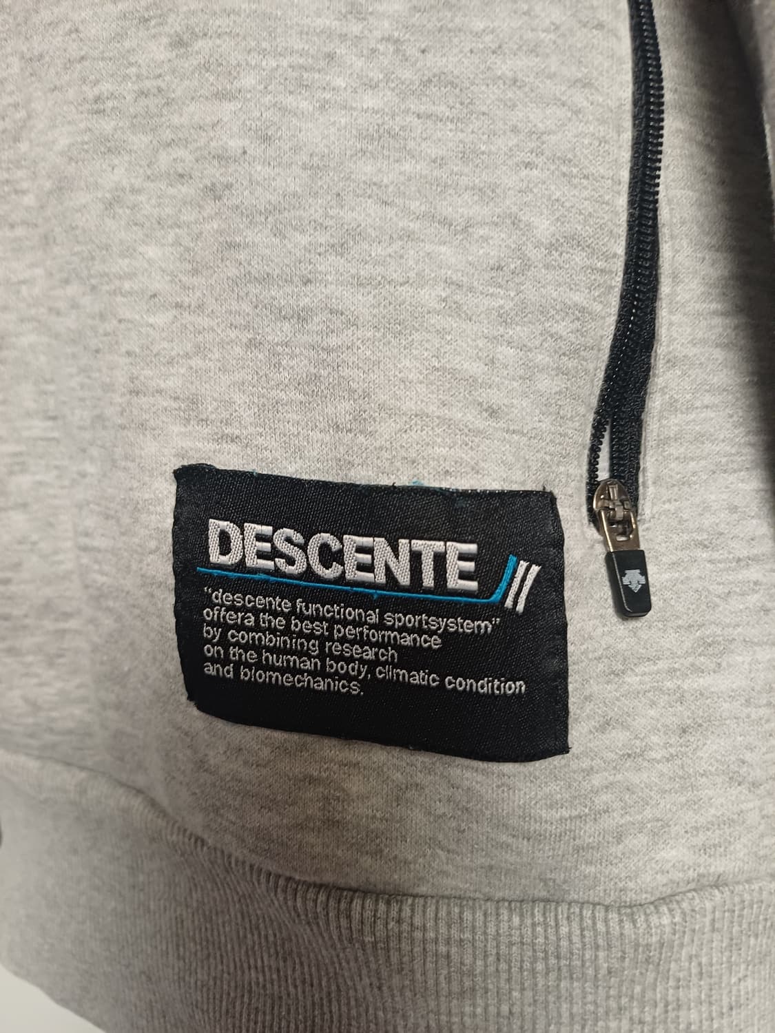 데상트 기능성 트레이닝 후드 집업 (L사이즈/그레이) 상품이미지5