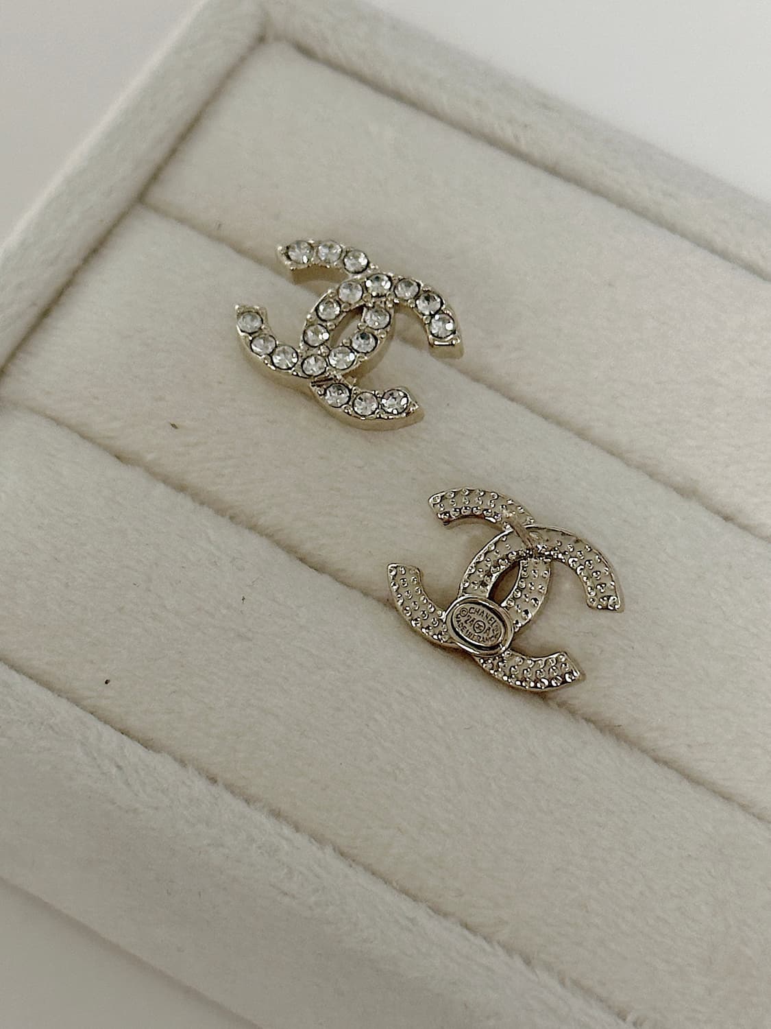 샤넬 크리스탈 업사이클링 귀걸이 골드 상품이미지3