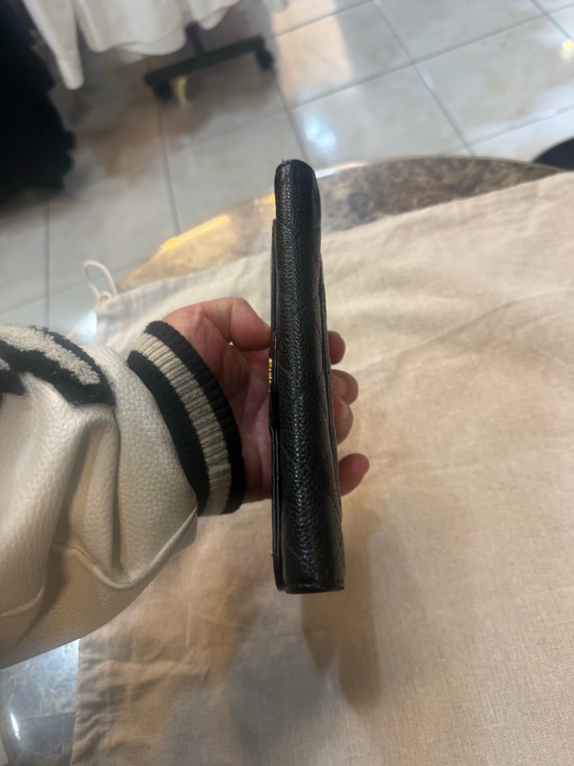 20번대 정품 샤넬 금장 캐비어 클래식 장지갑 팝니다 상품이미지6