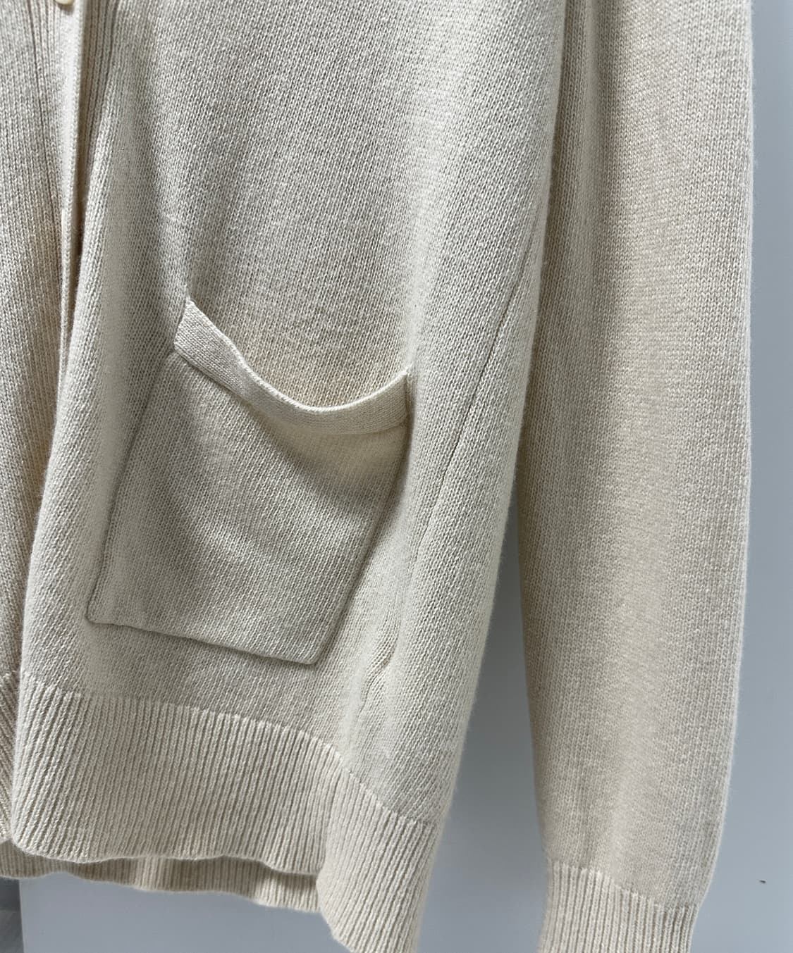 바나나리퍼블릭 크림 아이보리 컬러 가디건 / M 사이즈 입니다. 상품이미지4