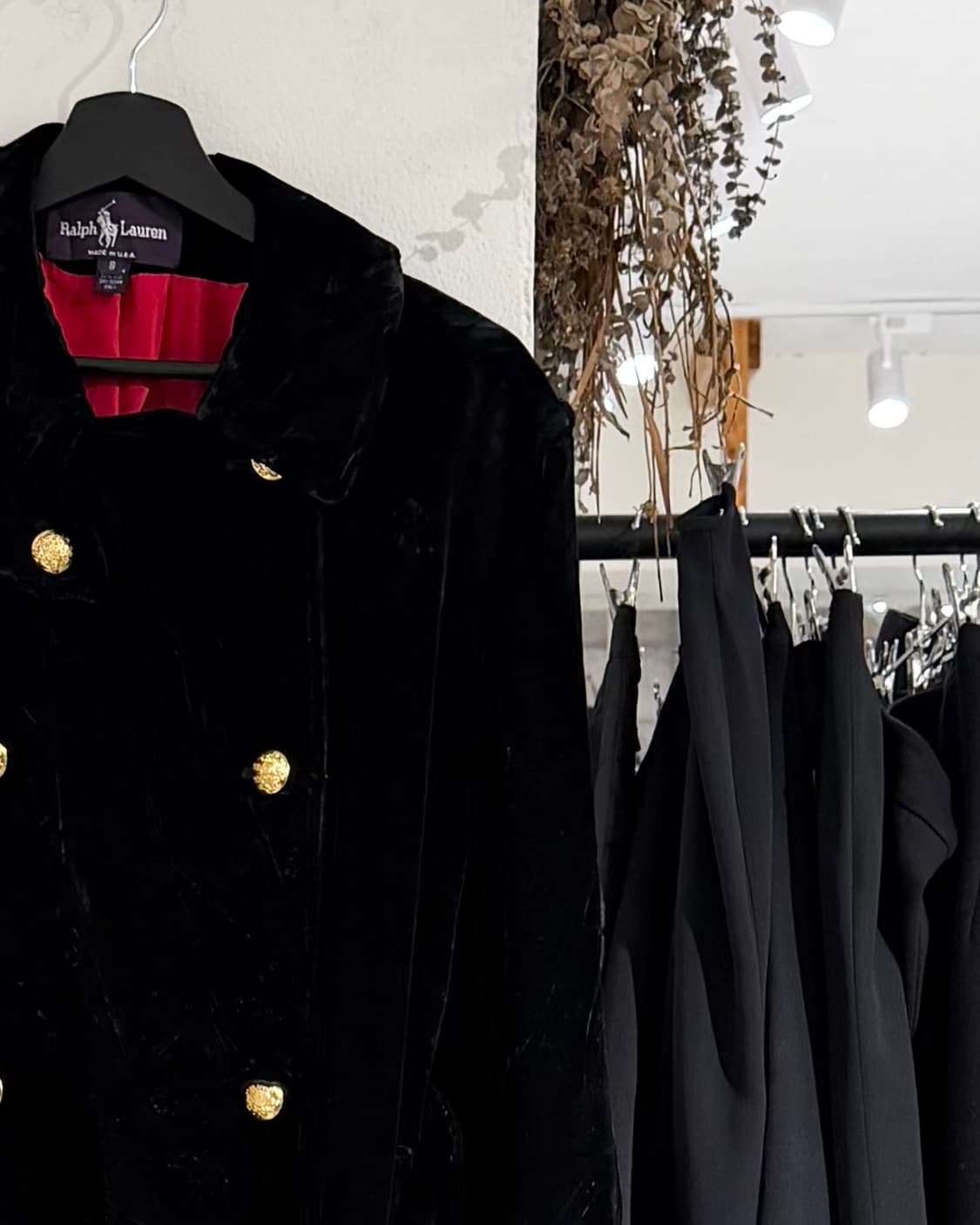 랄프로렌 퍼플라벨 블랙 벨벳 금장 버튼 벨티드 롱코트 상품이미지3