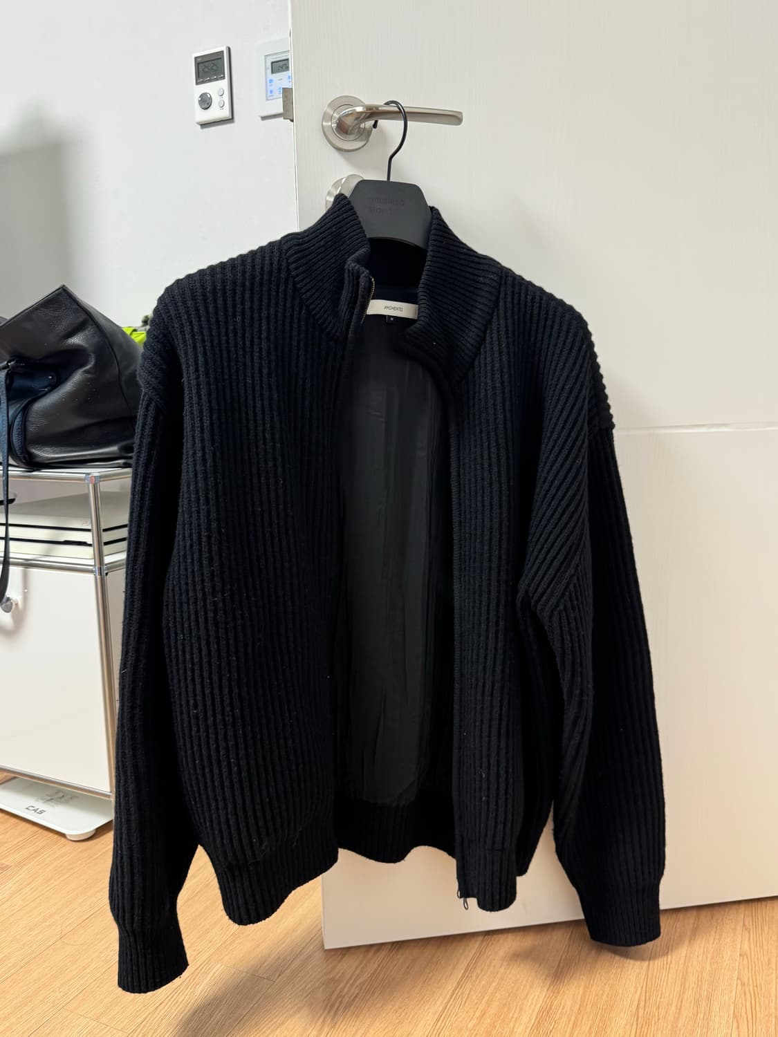 [M] 아모멘토 풀 집업 블랙 상품이미지1