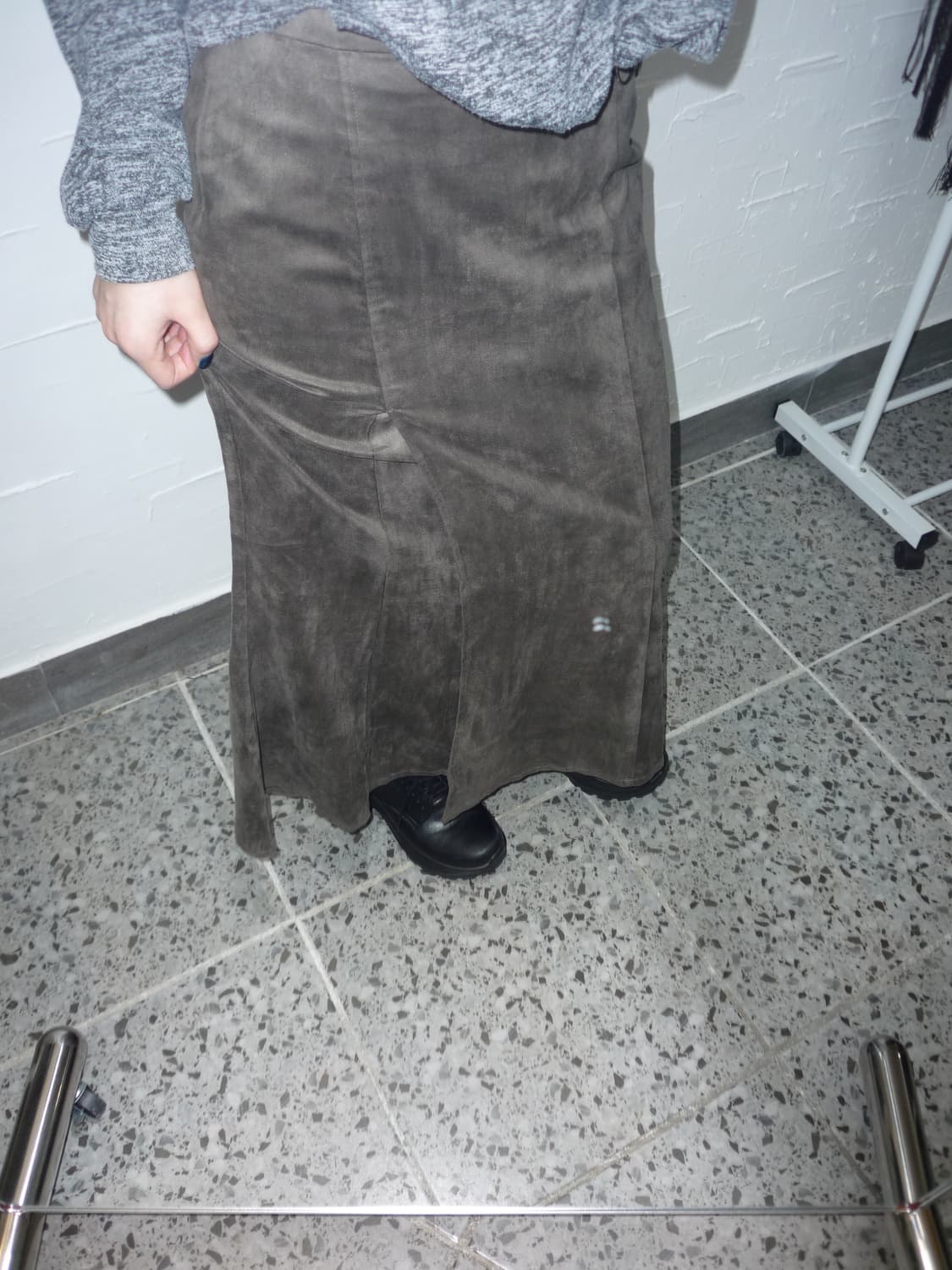 Khaki suede long skirt 상품이미지3
