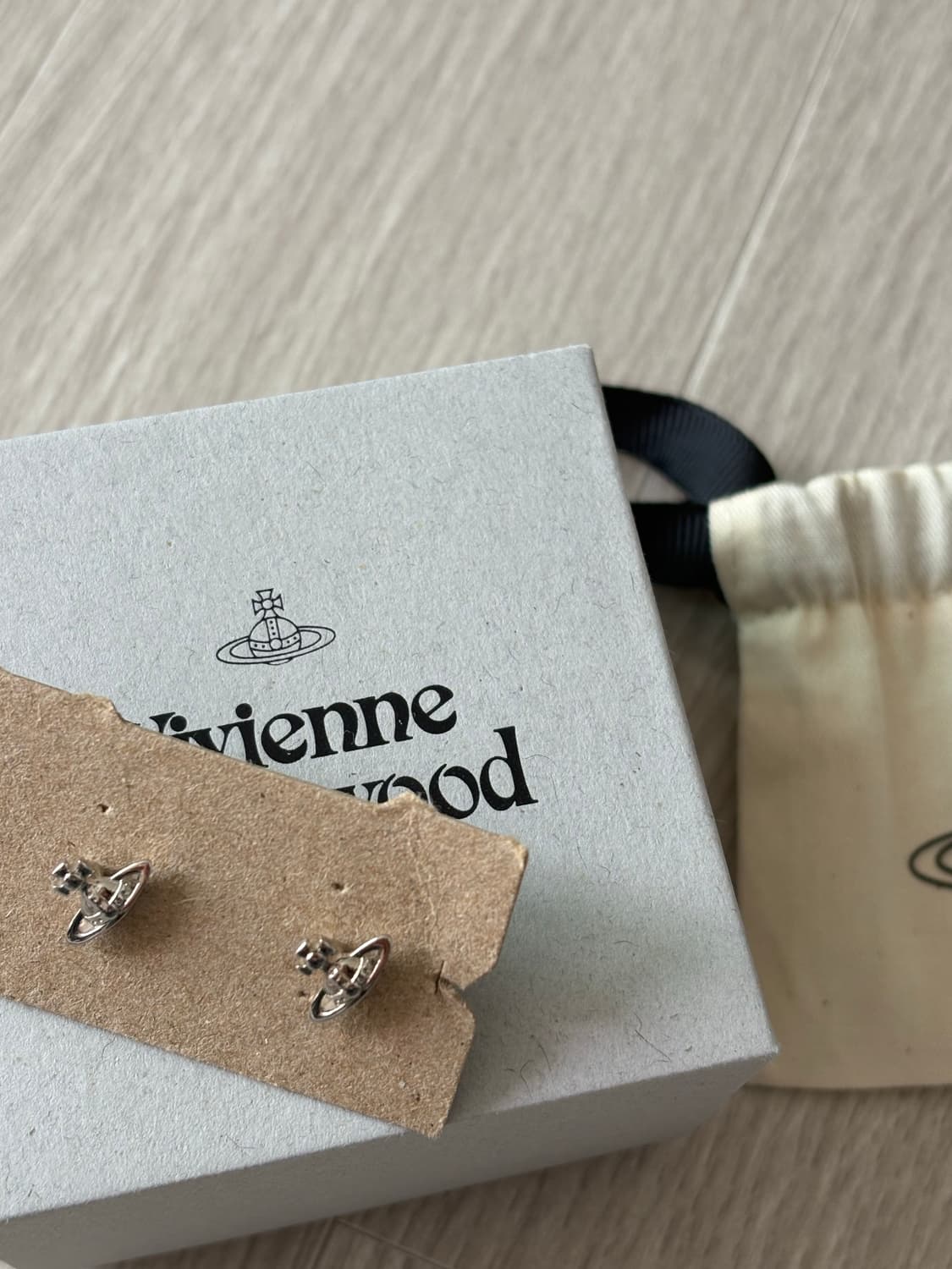 비비안웨스트 우드 귀걸이 상품이미지1