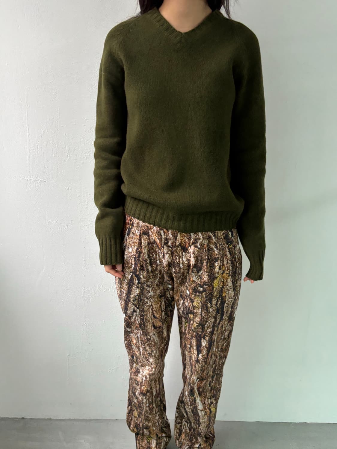 드리스반노튼 90‘s 라이카기 브이넥 스웨터 상품이미지8