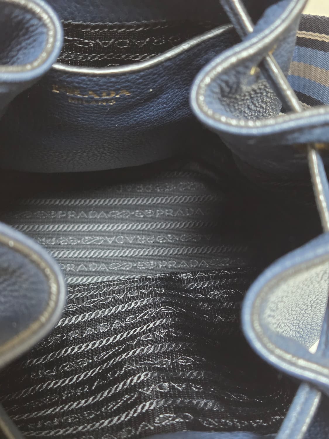 프라다 비텔로 다이노 버킷백 블루 상품이미지6