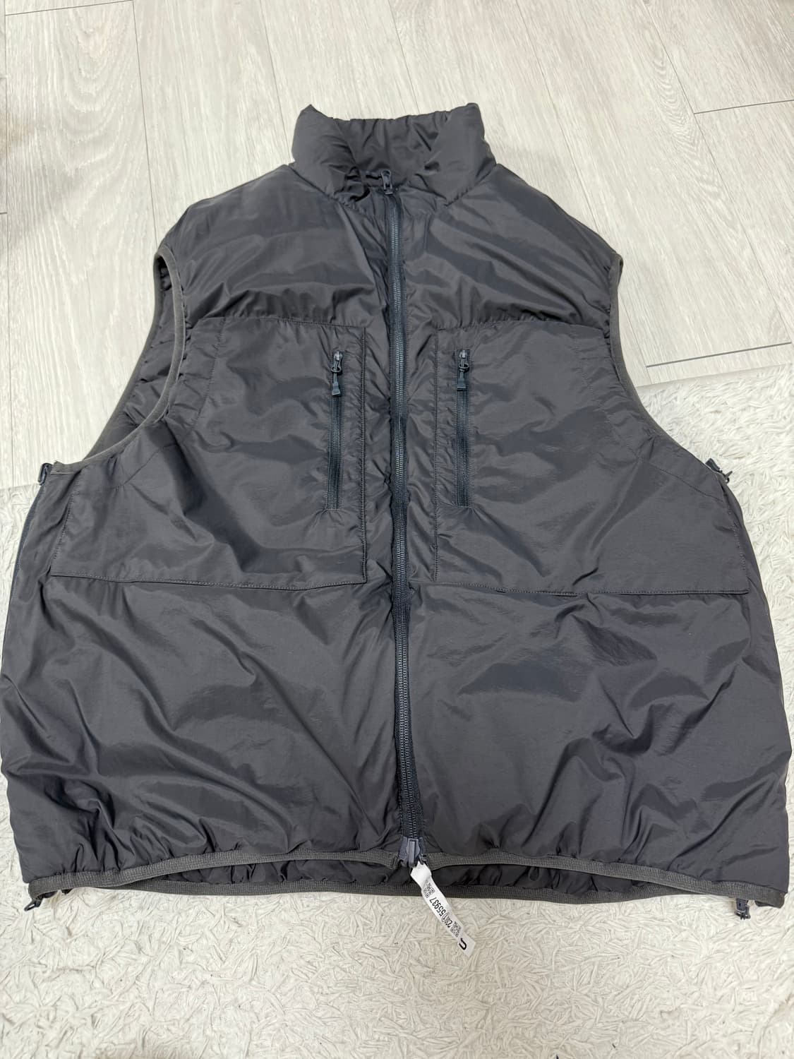 (L)다이와피어39 테크 리버시블 조끼패딩 차콜 상품이미지4