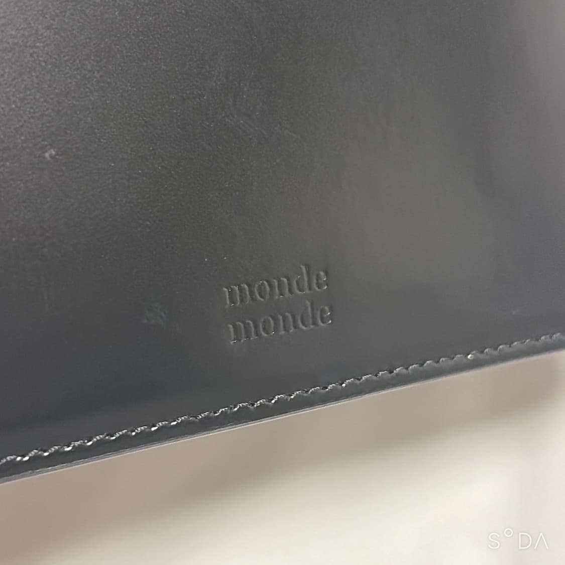 몽드몽드 블랙 에나멜 가죽 크로스백 상품이미지4