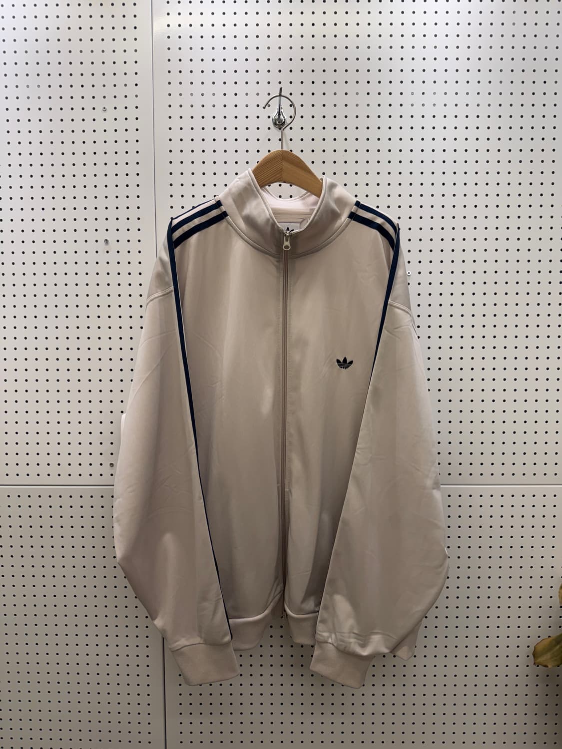 아디다스 오리지널 크림 박시 트랙탑 져지 U76 상품이미지2