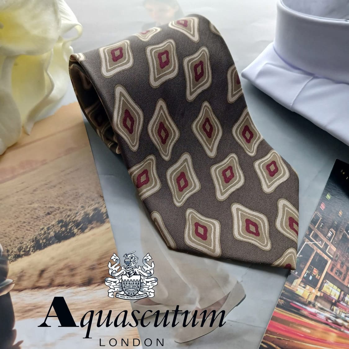 아쿠아스큐텀 브라운 다이아몬드 패턴 넥타이 9.4cm A등급 A18573 상품이미지1