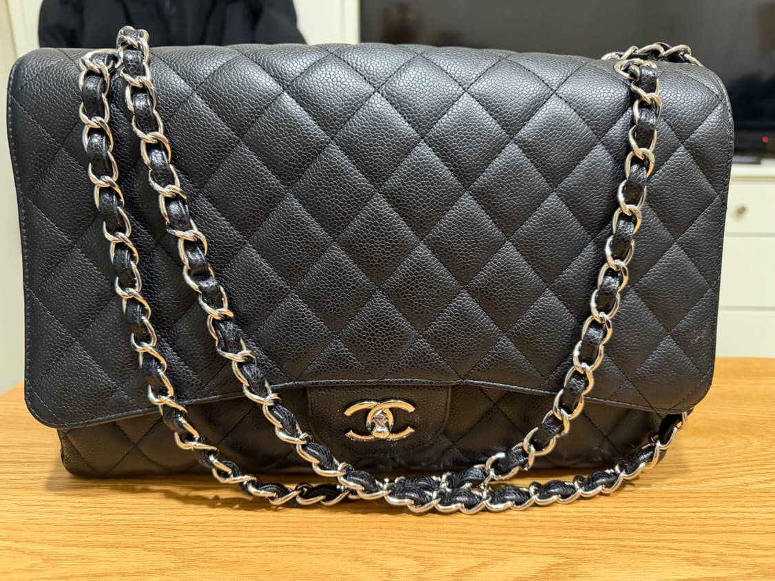 샤넬 클래식 캐비어 플랩백 블랙 은 상품이미지1