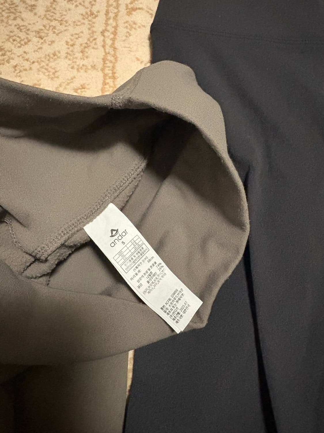 안다르 에어웜 기모 지니 시그니처 레깅스 상품이미지2