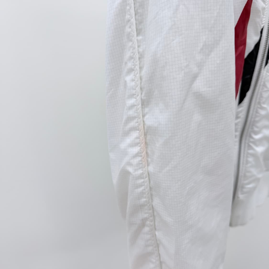 [B급/3] 톰브라운 삼선 로고 봄버 자켓 화이트 상품이미지7