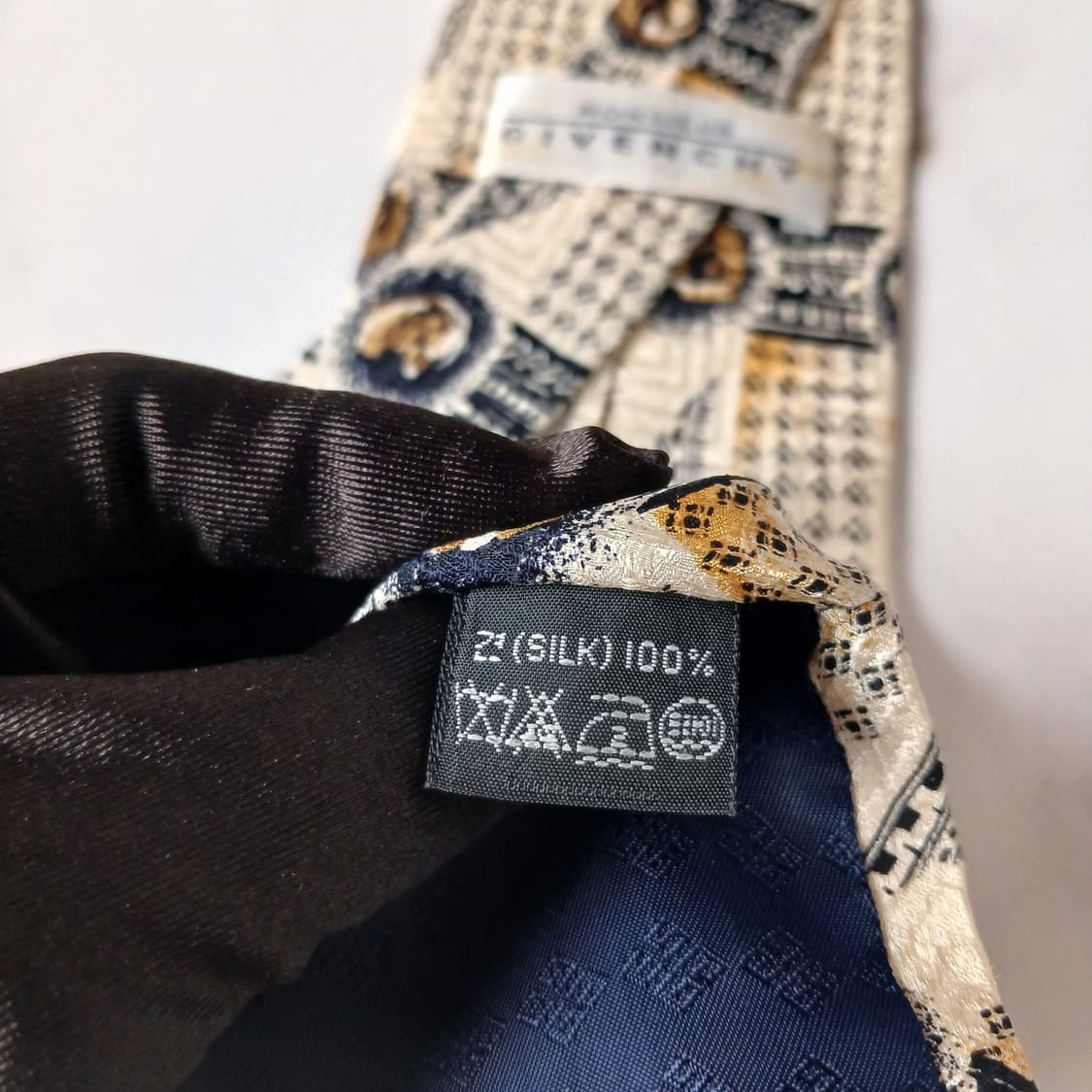 지방시 실크 아이보리 패턴 넥타이 9.8cm A+등급 E855
 상품이미지9