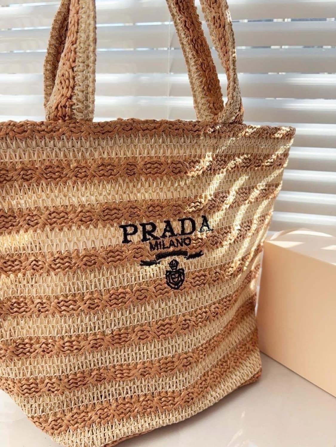 프라다뷰티 르옴므 스트라이프 브라운 라피아백  상품이미지3