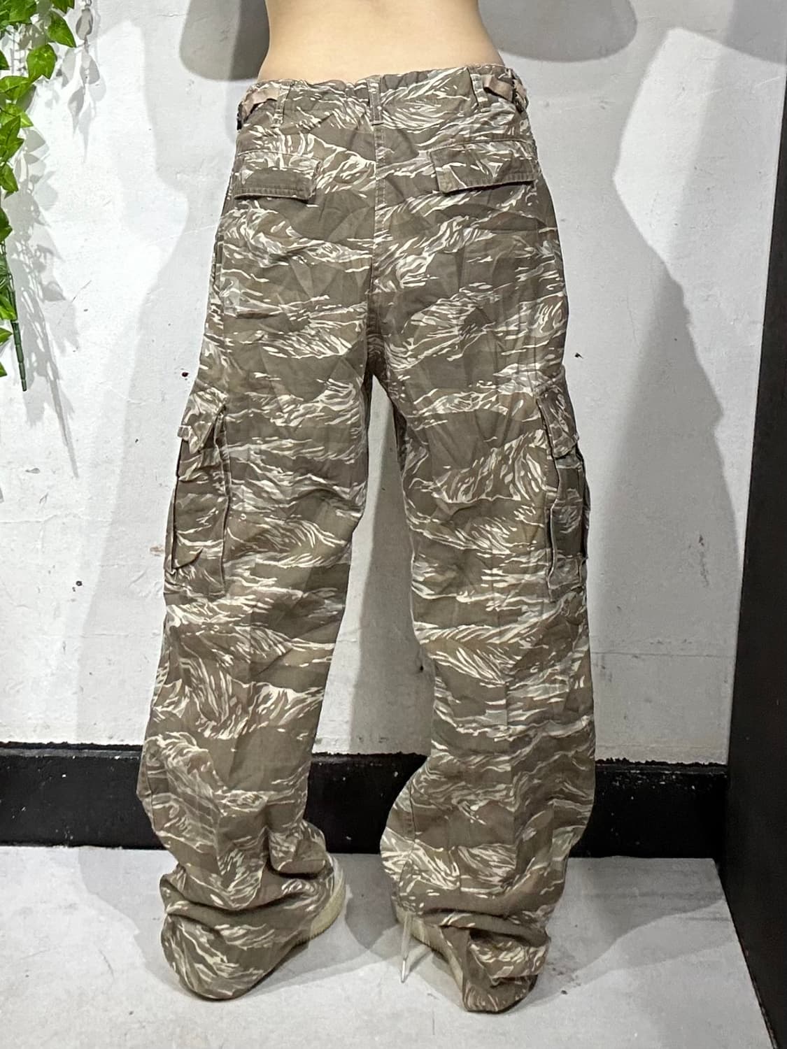 일본 빈티지 베이지 카모 허리 포인트 와이드 카고 팬츠  상품이미지3