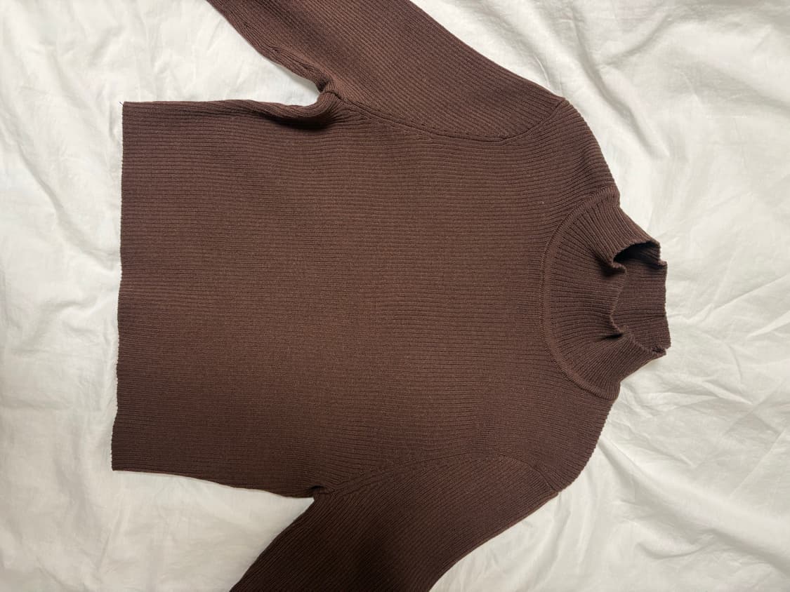 h&m 브라운 터틀넥 크롭 니트 상품이미지1