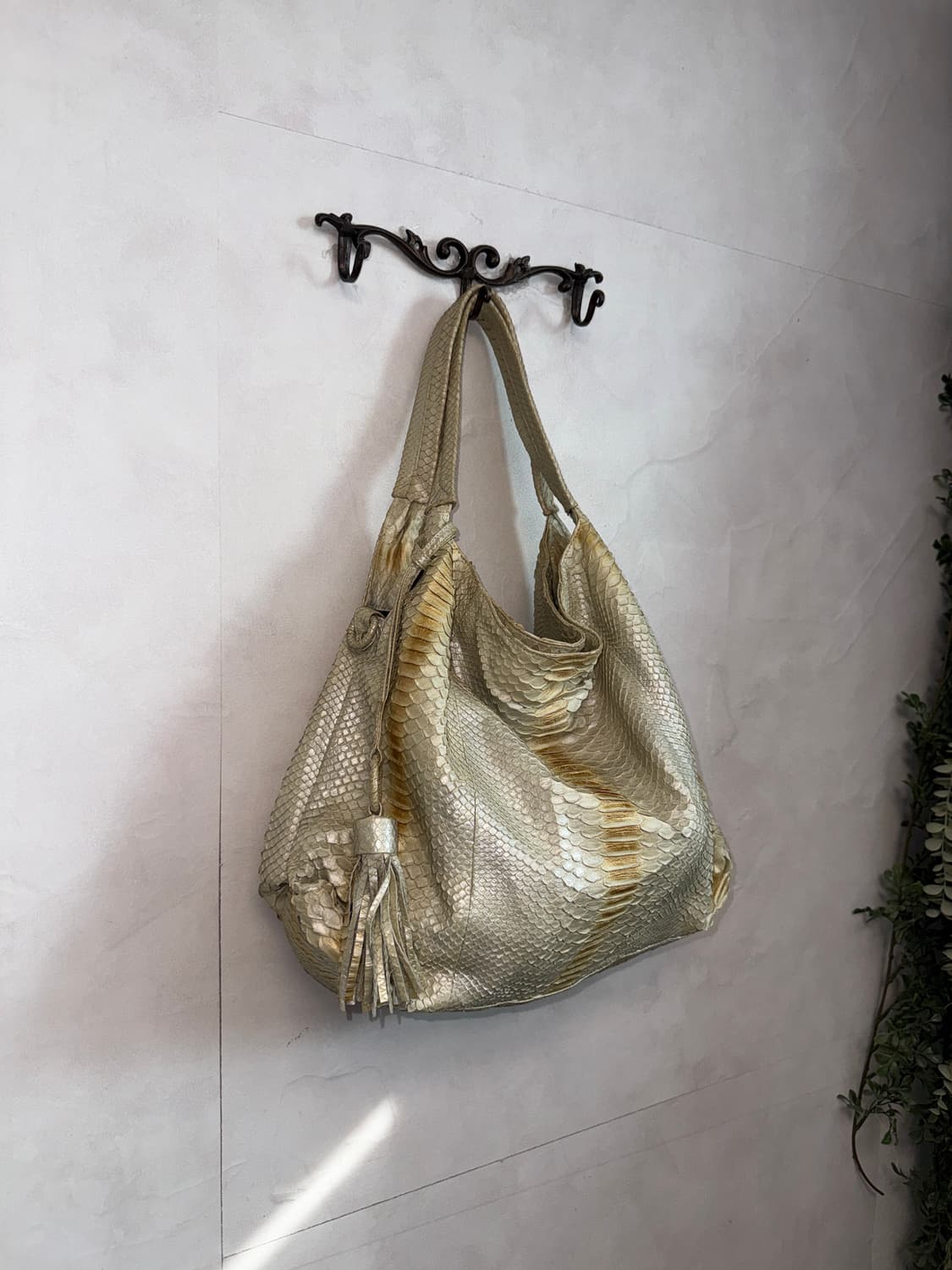 Gold beige python skin tote bag 상품이미지2