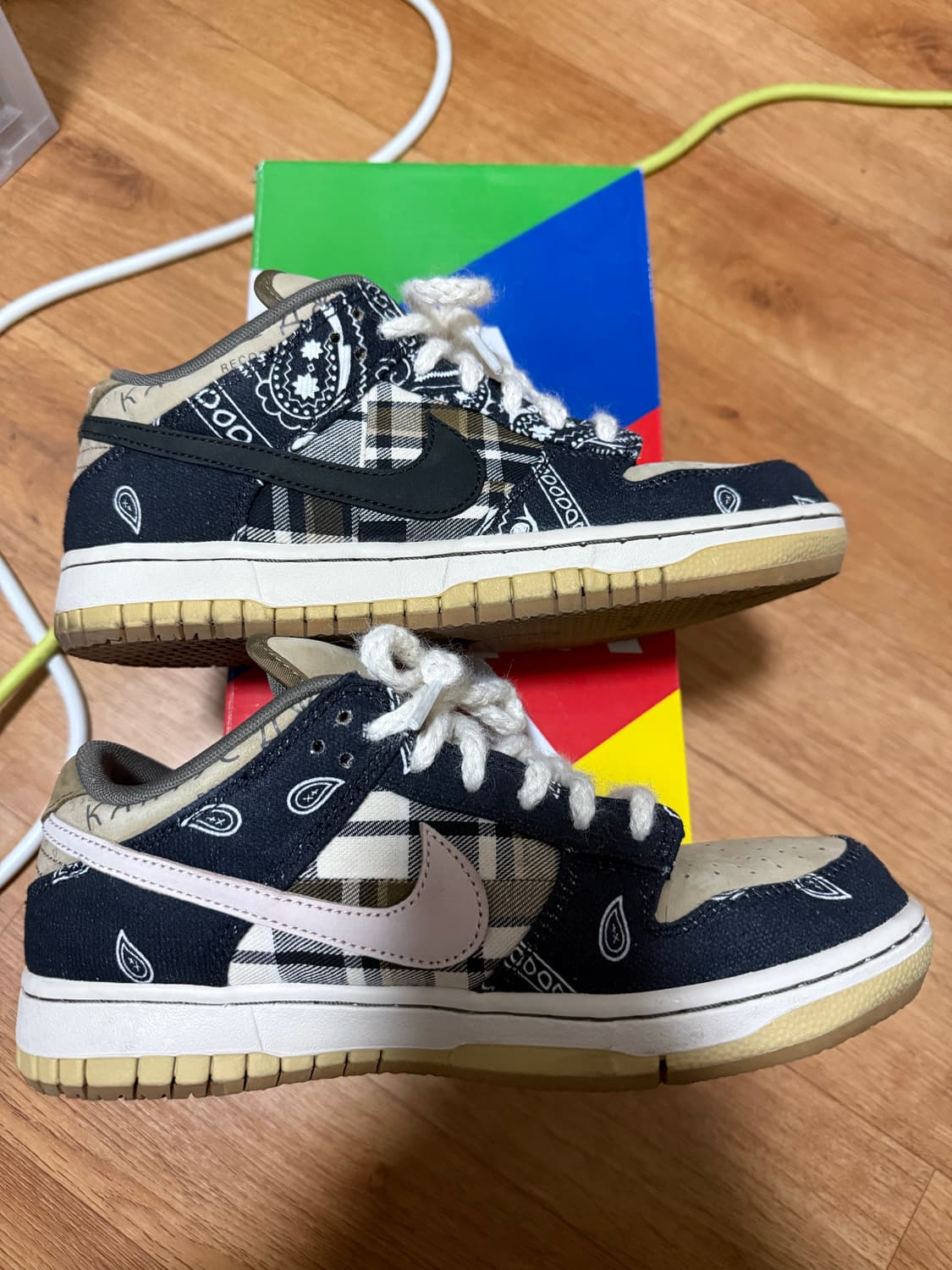 [250] 나이키 x 트래비스 스캇 SB 덩크 로우 상품이미지4