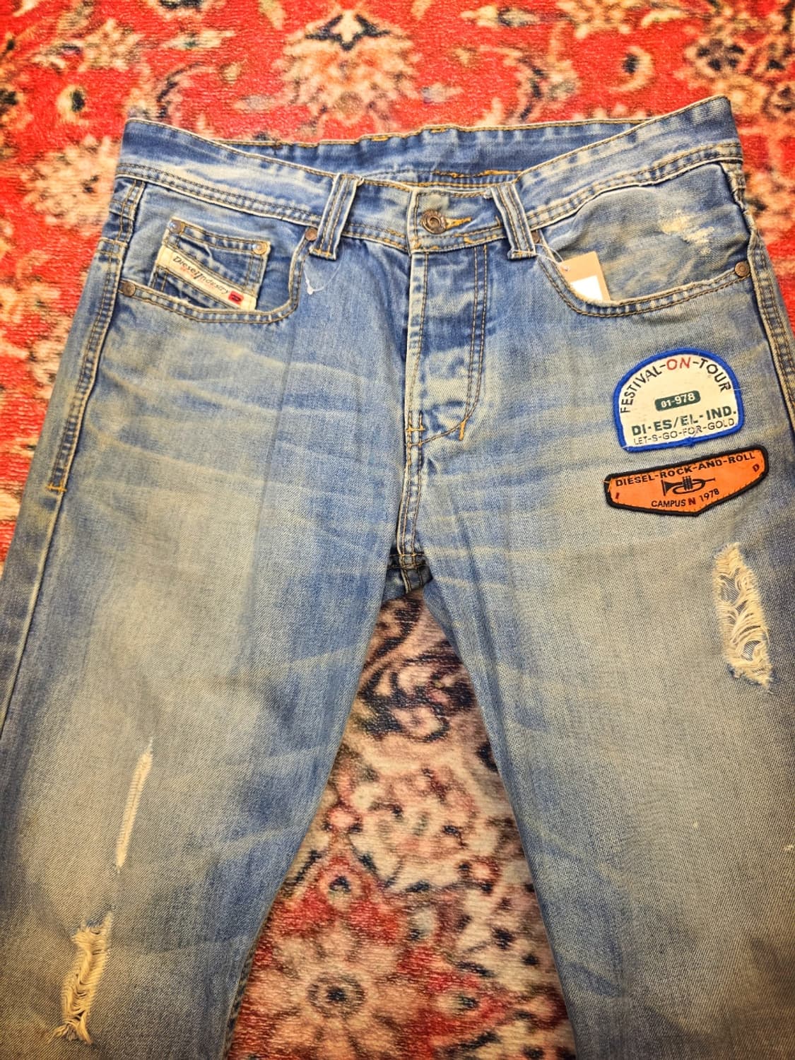 디젤(Diesel) 빈티지 패치 디테일 데님 팬츠 상품이미지1