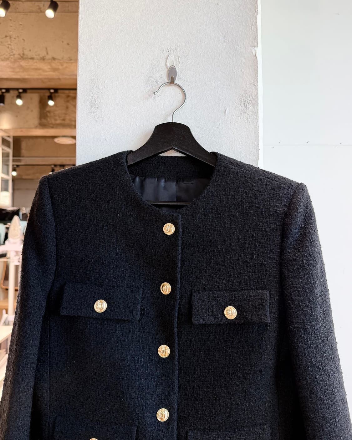 준지 블랙 금장 라운드 트위드 자켓  상품이미지3