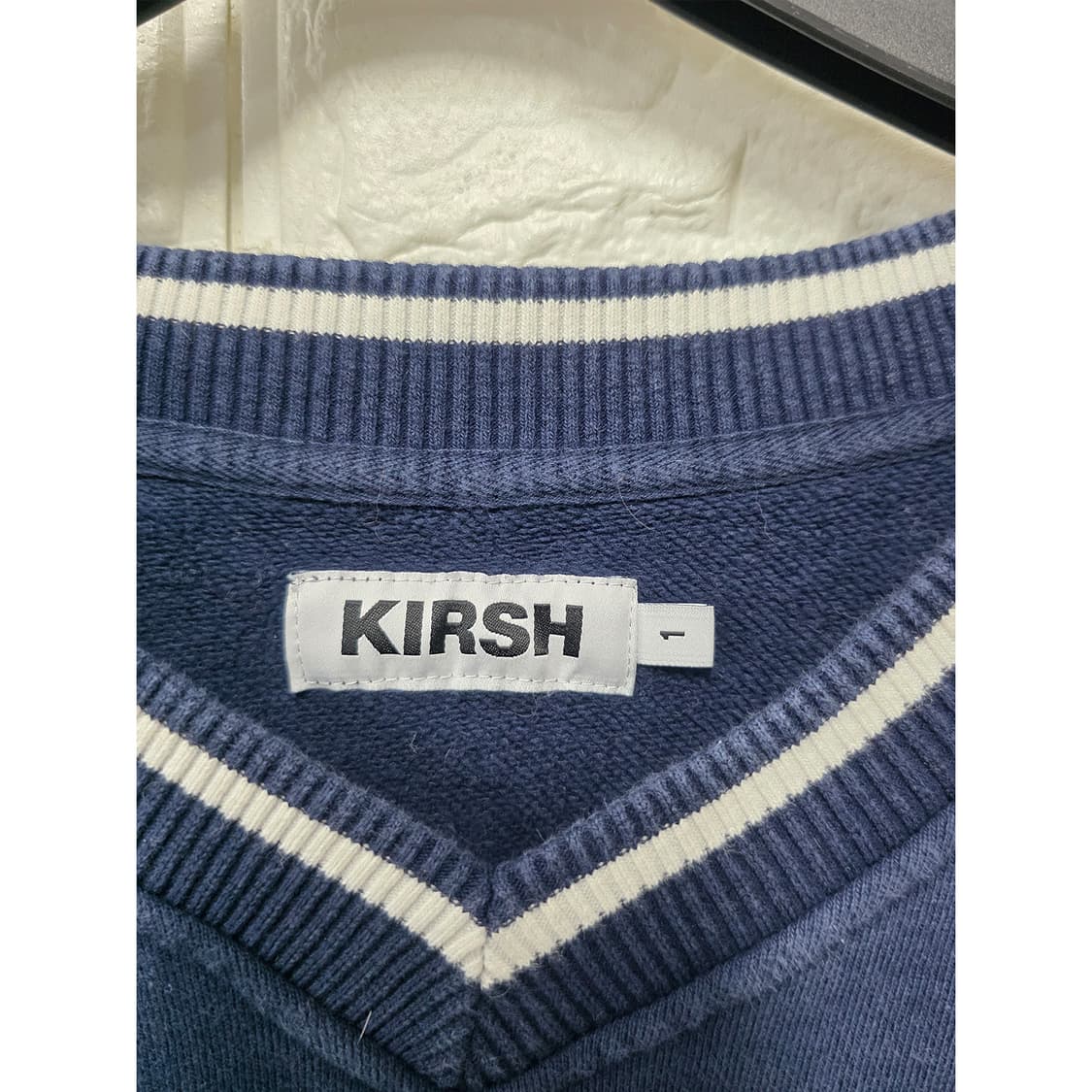 택포// L 키르시 네이비 V넥 맨투맨 상품이미지2