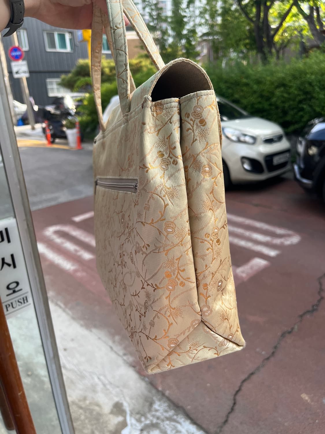 바닐라 플라워 프린트 새틴 핸드백 상품이미지8