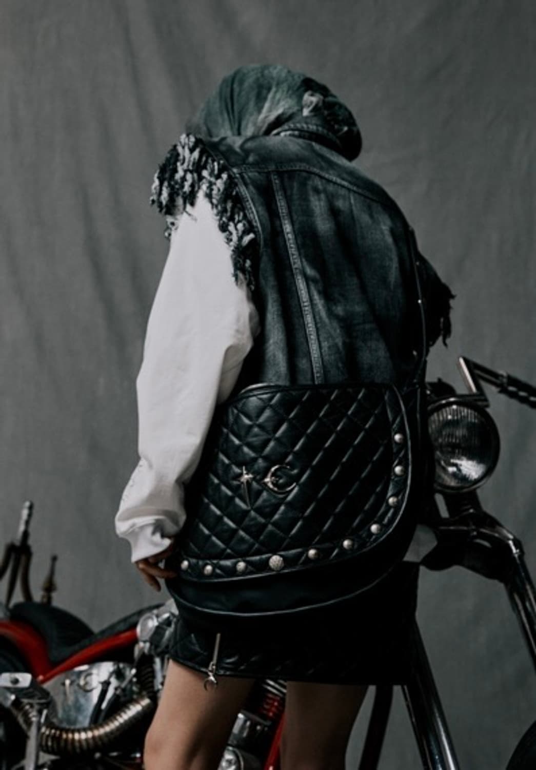 떠그클럽 CHOPPER QUILTED MESSENGER BAG 상품이미지1